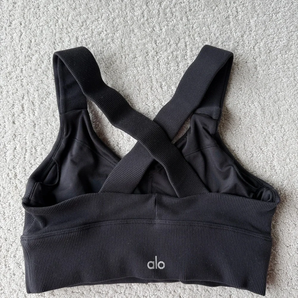 Alo Yoga Emulate Bra Women Small Black Ribbed V-Neck Cross Back Sports Bra
